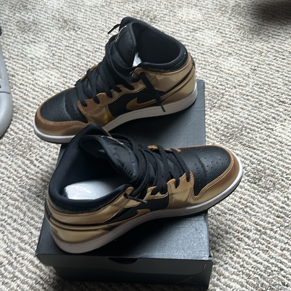 Nike - Picture 2 of 7